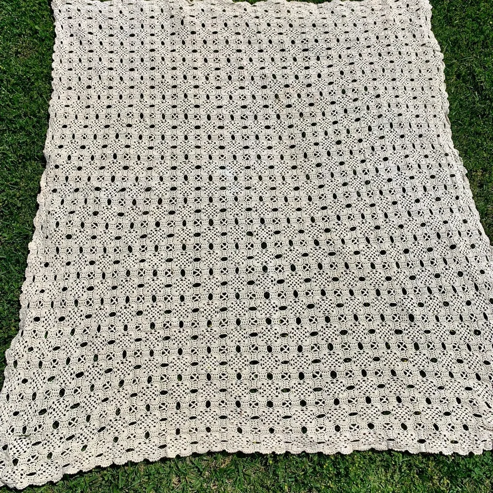 Crochet table cloth